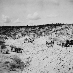 1904-0801-Power Canal Scapers Livingstone