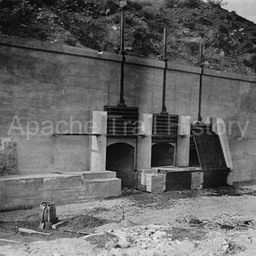 1905-1101-Intake Gates at Power Canal Salt River